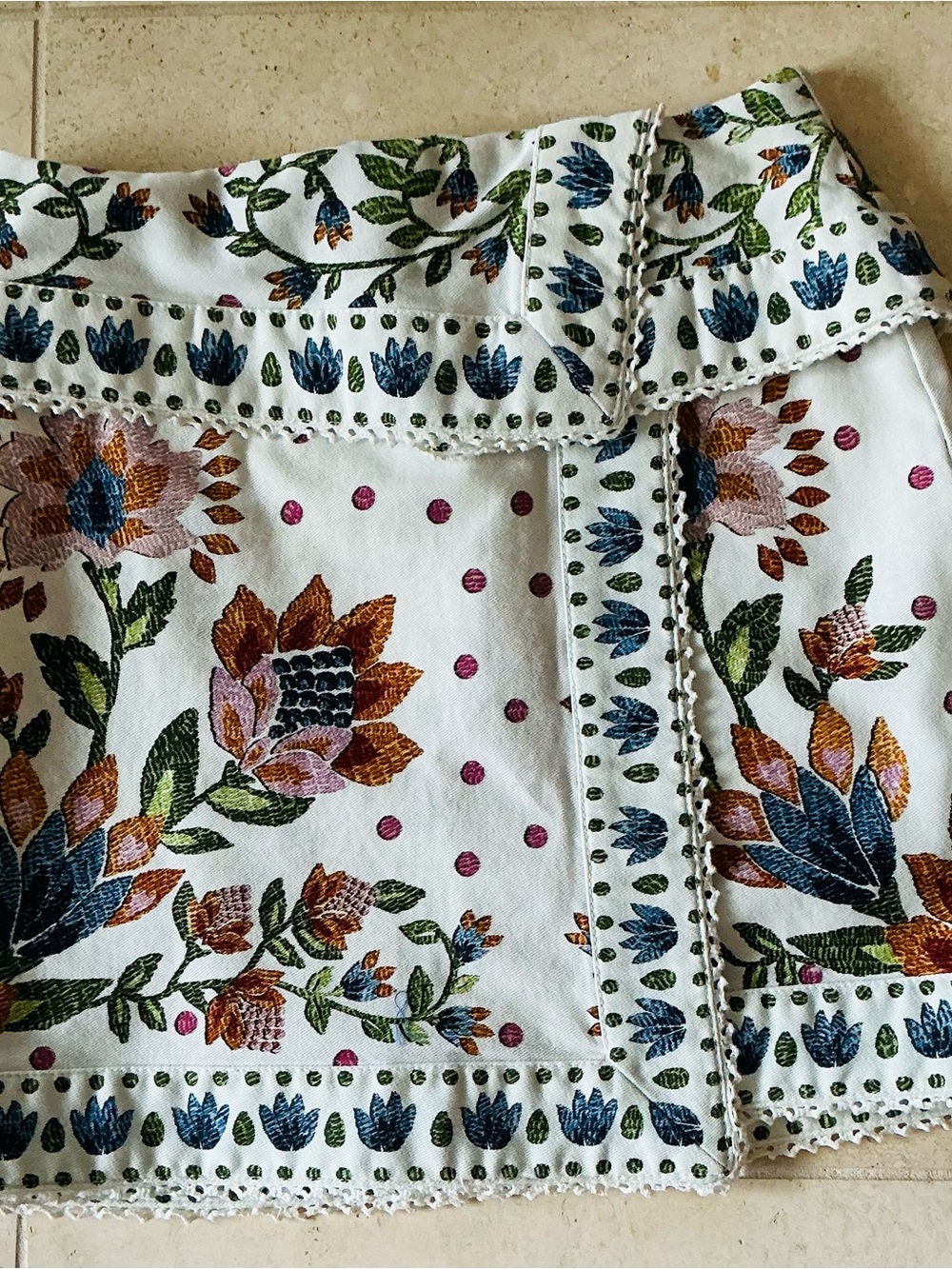 FARM Rio White Mini Skirt with Multicolor Floral Embroidery - Picture 2 of 4